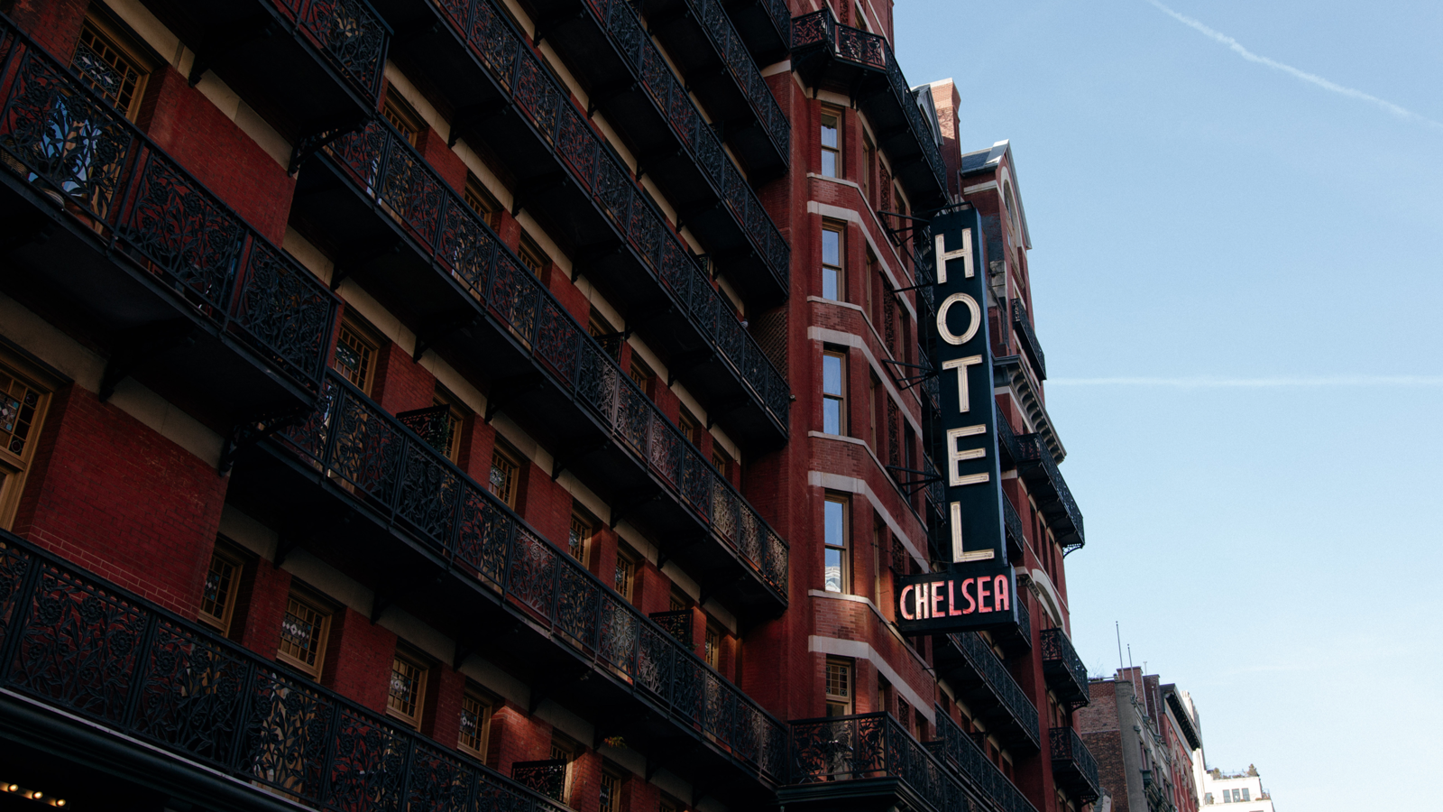 Hotel 1600 0x0x2500x1406 q90